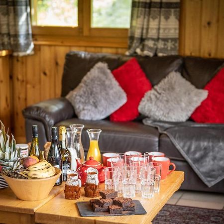Chalet Himalaya , 10 Person Chalet With 5 Ensuite Bedrooms And Outdoor Jacuzzi In Meribel Centre Exterior foto