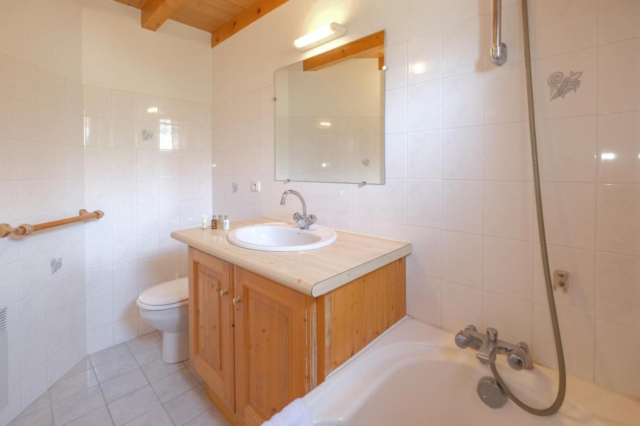 Chalet Himalaya , 10 Person Chalet With 5 Ensuite Bedrooms And Outdoor Jacuzzi In Meribel Centre Exterior foto